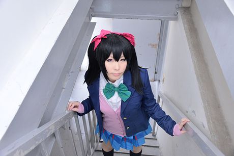 美妙的日本寶貝 Haruka Niko 脫下膝蓋襪，展現她火辣的身材