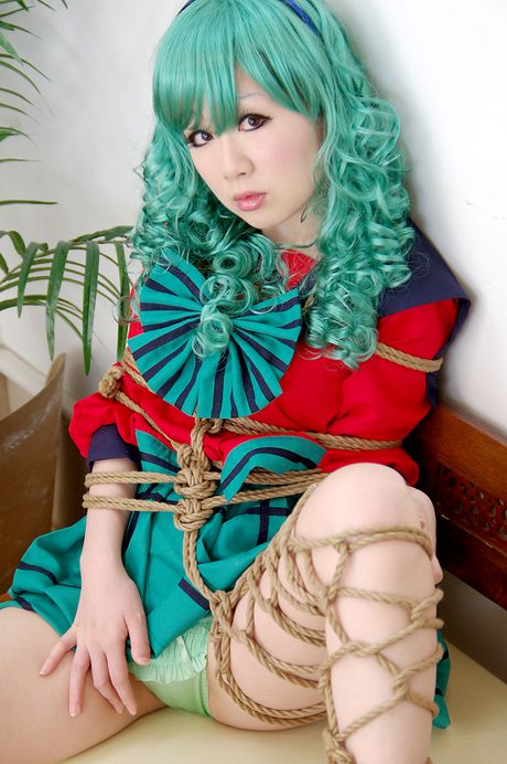 Asiatisk skolepige Fuuka Setsugetsu viser sin skaldede fisse solo