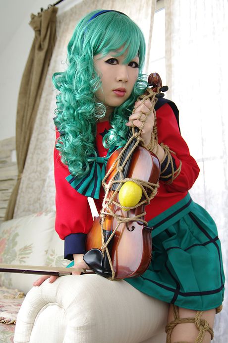 Asiatisk skolepige Fuuka Setsugetsu viser sin skaldede fisse solo