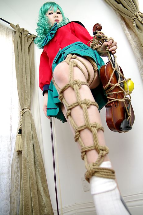 Asiatisk skolepige Fuuka Setsugetsu viser sin skaldede fisse solo