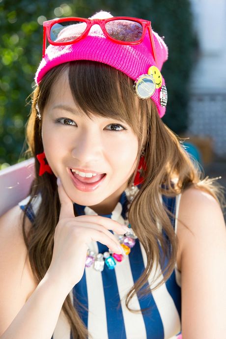 Asian teen Erika Yazawa exposes her amazing tits and exhibits her nudity outdoors