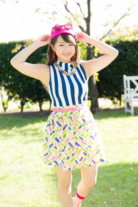 Asian teen Erika Yazawa exposes her amazing tits and exhibits her nudity outdoors