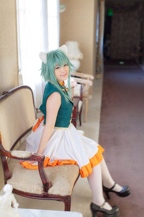 Asiatisk dukke Tuna Kimura viser sine små bryster og skaldede fisse solo