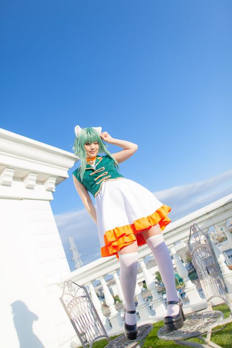 Asiatisk dukke Tuna Kimura viser sine små bryster og skaldede fisse solo