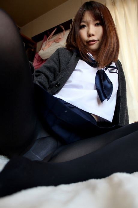 Asian schoolgirl Higurashi Rin displays her nice ass and pussy in stockings