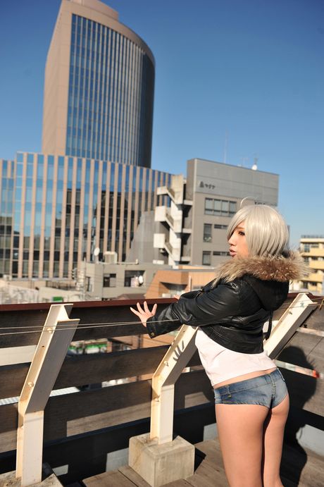 Asian girl Nonsummerjack flaunts her huge ass and poses in a solo