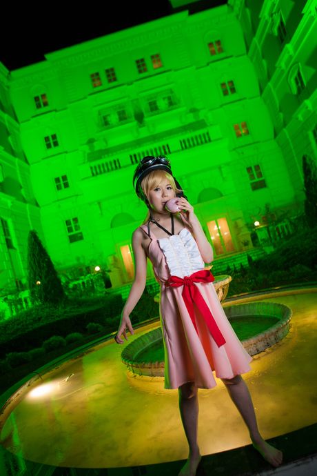 亞洲美女 Mai Araki 脫下衣服，露出小乳房