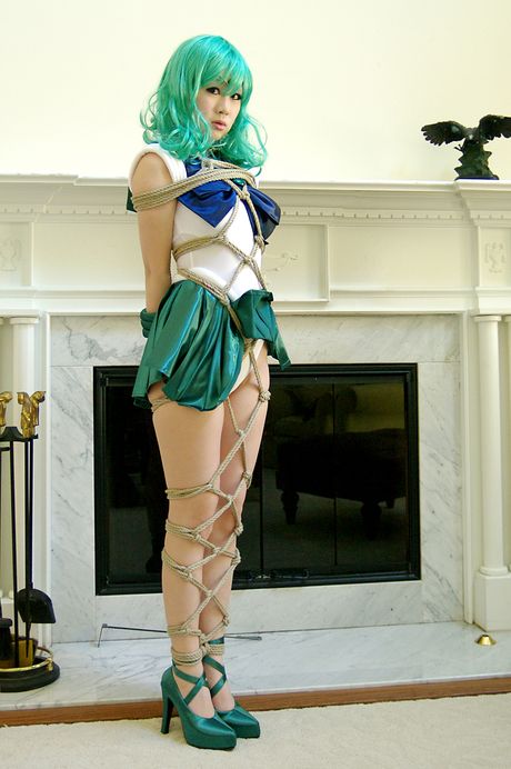 アジアの美女は縛られるのが大好きな従順な女性です