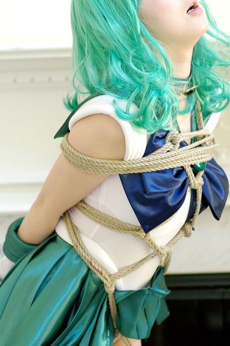 アジアの美女は縛られるのが大好きな従順な女性です