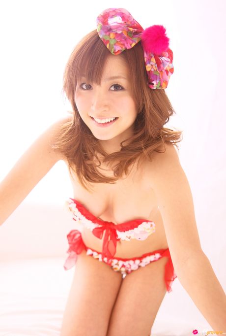 驚艷亞洲寶貝 Aya Kiguchi 身穿比基尼展現火辣身材