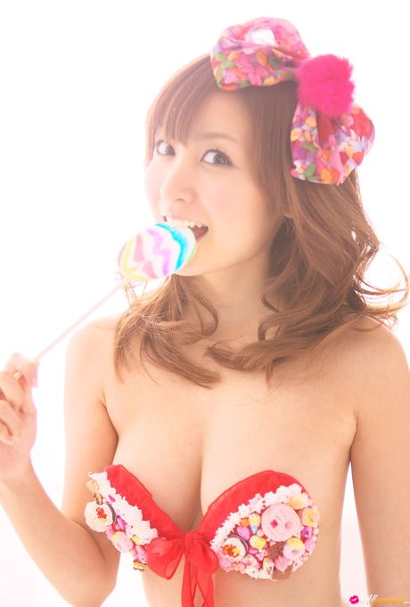 驚艷亞洲寶貝 Aya Kiguchi 身穿比基尼展現火辣身材