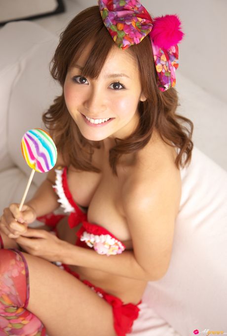 驚艷亞洲寶貝 Aya Kiguchi 身穿比基尼展現火辣身材