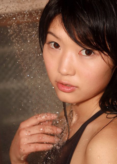 アジアの美女木嶋紀子がソロで彼女の素敵なおっぱいとオマンコを披露