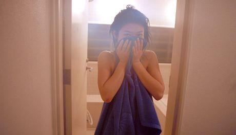 アジアの美女木嶋紀子がソロで彼女の素敵なおっぱいとオマンコを披露