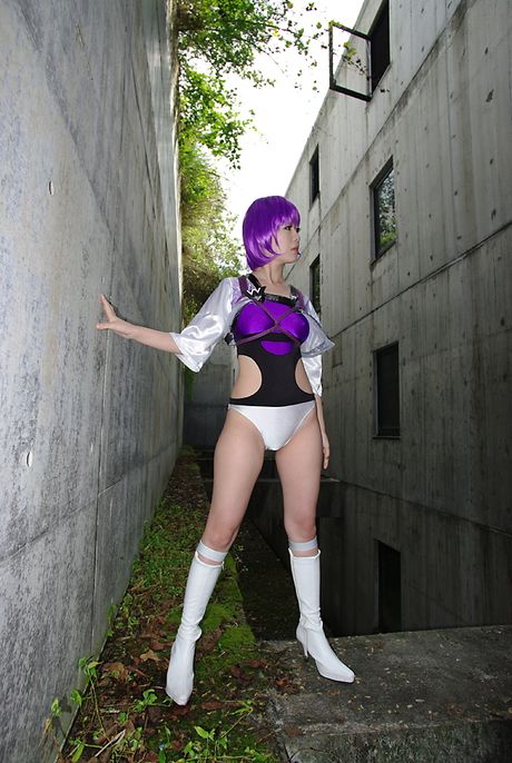 亞洲女孩 Shino Kinbaku 赤裸裸，展現紫色頭髮