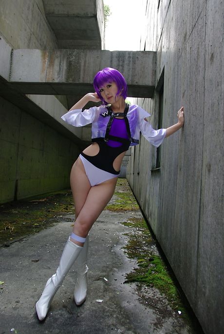 亞洲女孩 Shino Kinbaku 赤裸裸，展現紫色頭髮