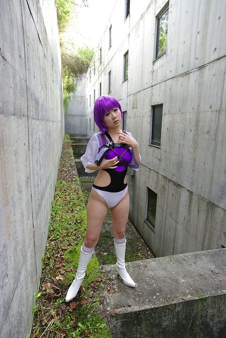 亞洲女孩 Shino Kinbaku 赤裸裸，展現紫色頭髮