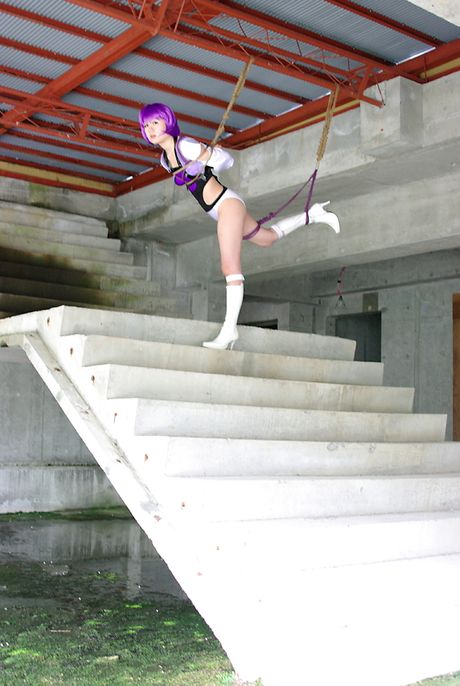 亞洲女孩 Shino Kinbaku 赤裸裸，展現紫色頭髮