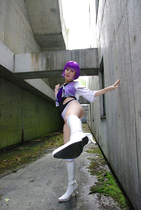 亞洲女孩 Shino Kinbaku 赤裸裸，展現紫色頭髮