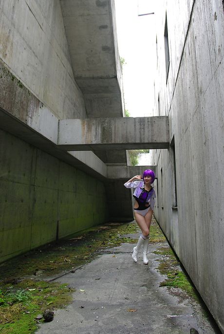 亞洲女孩 Shino Kinbaku 赤裸裸，展現紫色頭髮