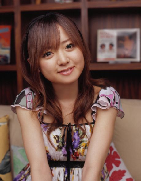 一流の日本の美女紺野あさ美がランジェリーを脱ぎ、ソロで全裸を披露