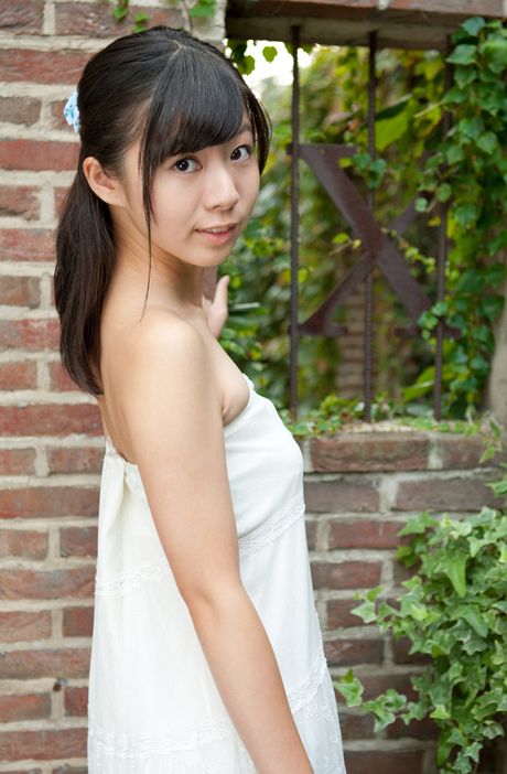 Asian teen Tenshin Nanao displays her amazing boobs and exhibits her perfect body outdoors