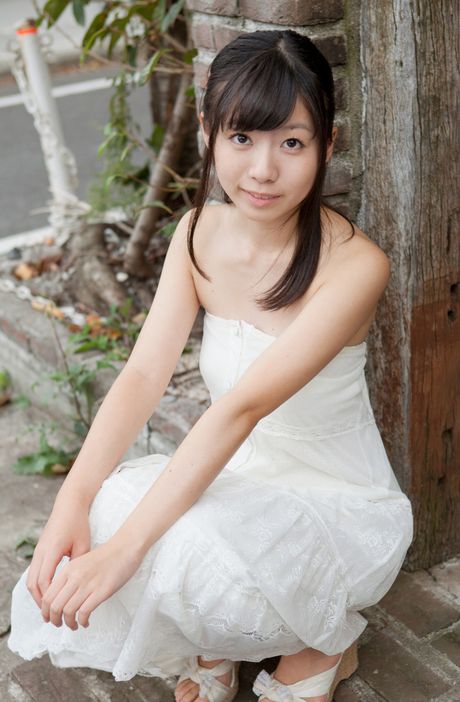 Asian teen Tenshin Nanao displays her amazing boobs and exhibits her perfect body outdoors