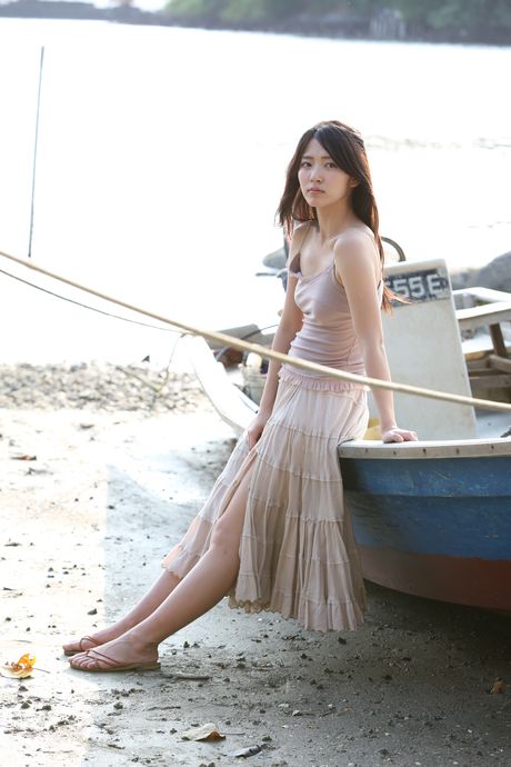 Asian girl Airi Suzuki reveals her tiny tits and poses in a solo