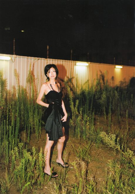 Den asiatiske model Mao Miyaji viser sine store juggerne frem og viser sin perfekte krop i en solo