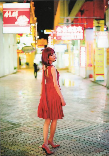 亞洲模特兒宮地真央大秀大胸，獨奏展現完美身材