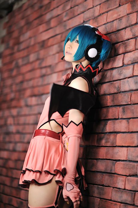 Gorgeous Haruka demonstrates her perfect booty and poses in a pink costume