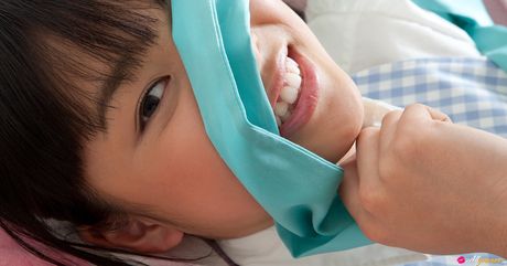 Asian cutie Tomoe Yamanaka flaunts her nice tits and pussy in a solo