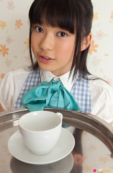 Asian cutie Tomoe Yamanaka flaunts her nice tits and pussy in a solo