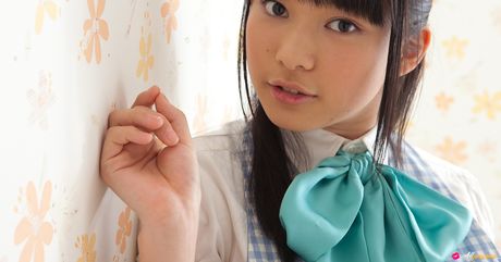 Asian cutie Tomoe Yamanaka flaunts her nice tits and pussy in a solo