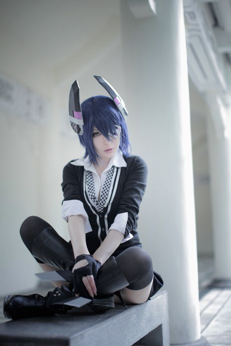 アジアの美女うさぎはコルセット姿で赤い唇をしながらオマンコを露出している