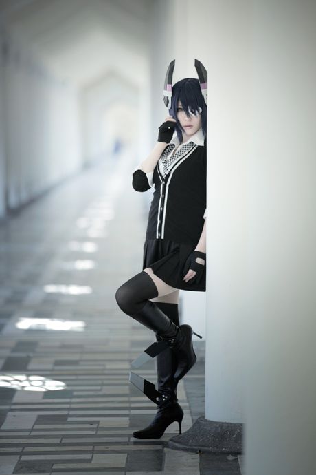 アジアの美女うさぎはコルセット姿で赤い唇をしながらオマンコを露出している