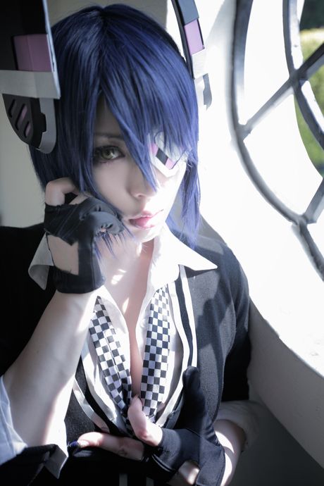 アジアの美女うさぎはコルセット姿で赤い唇をしながらオマンコを露出している