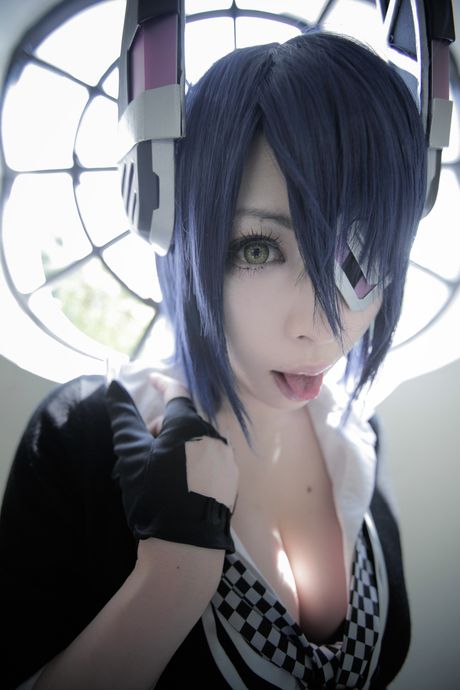 Asian stunner Usagi sports red lips while showing her pussy in a corset