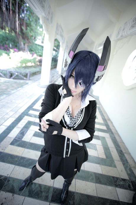 アジアの美女うさぎはコルセット姿で赤い唇をしながらオマンコを露出している