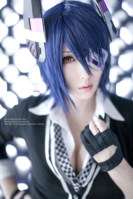 アジアの美女うさぎはコルセット姿で赤い唇をしながらオマンコを露出している