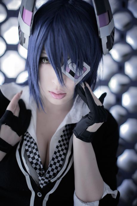 アジアの美女うさぎはコルセット姿で赤い唇をしながらオマンコを露出している