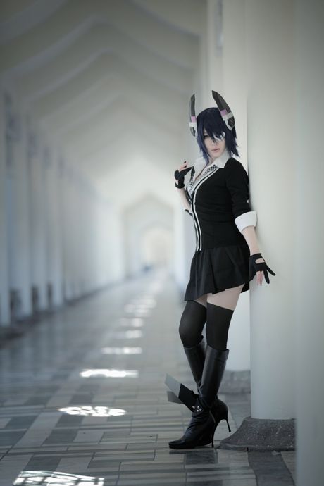 アジアの美女うさぎはコルセット姿で赤い唇をしながらオマンコを露出している