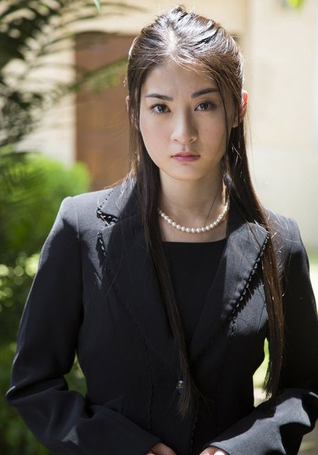 亞洲美女 Mayu 身穿黑色絲襪在床上裸體