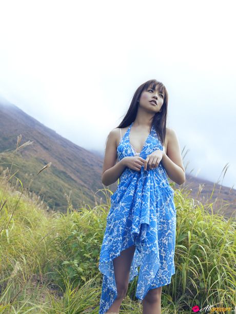 Asian chick Maomi Yuuki shows her small tits and offers her figure without clothing in the field