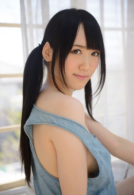 Asian babe Arisa removes her clothes and displays her big booty in a solo