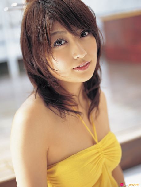 Asian chick Yoko Kumada shows her amazing boobs and poses in a solo