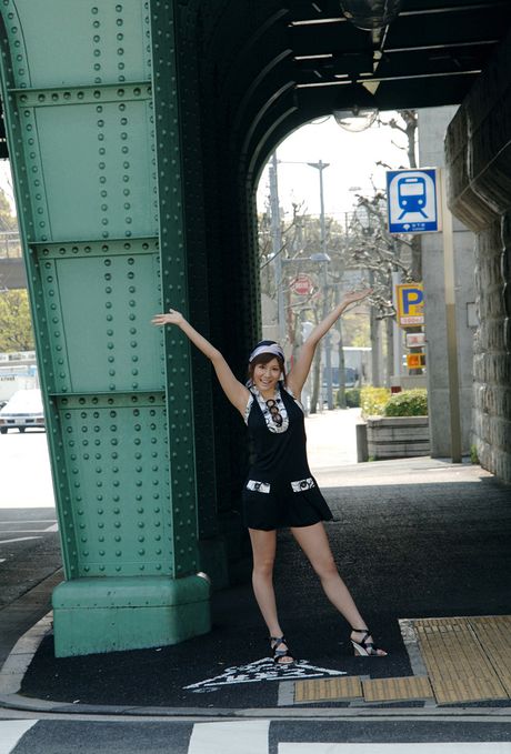 Førsteklasses asiatisk babe Yuma Asami fremhæver sine fantastiske jugger og sin trimmede fisse