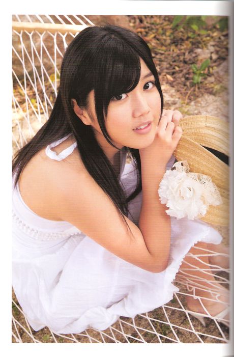 アジアの女の子、宮崎美穂がビキニを脱いで素晴らしいメロンを披露