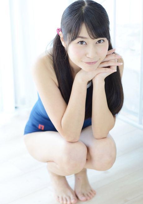 素晴らしい日本のティーン、シズカ・カウアマラが水着を脱いでおっぱいを見せる