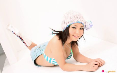 Asian beauty Nene Kamiya removes her bikini and demonstrates her tits